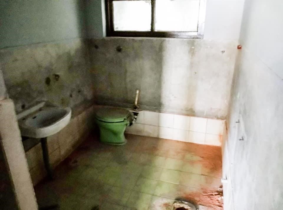 Before-50年老屋廁所也相當有歷史感